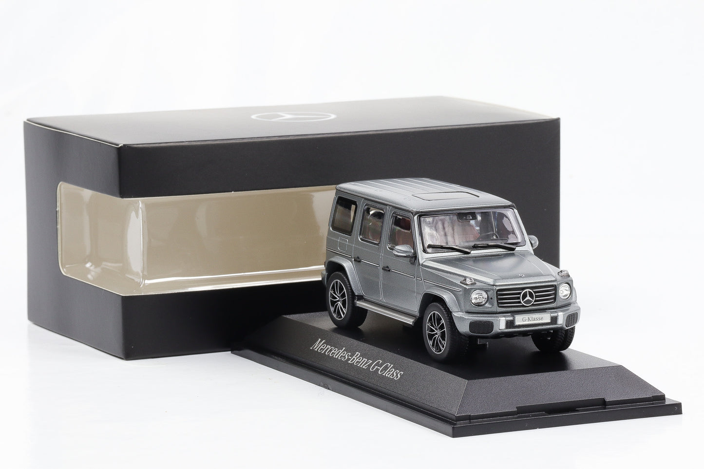 1:43 Norev Mercedes-Benz G-Klasse 500 G500 W463 Platin magno Dealer