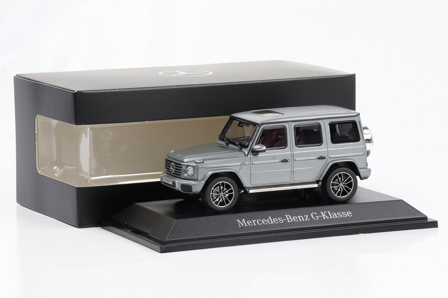 1:43 Norev Mercedes-Benz G-Klasse 500 G500 W463 Platin magno Dealer