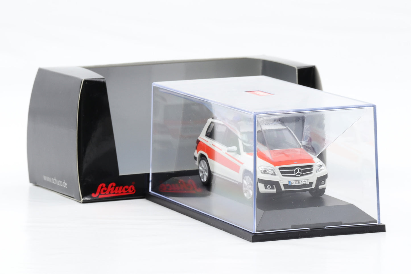 1:43 Mercedes-Benz GLK X204 2011 Notarzt limited Schuco 450727800