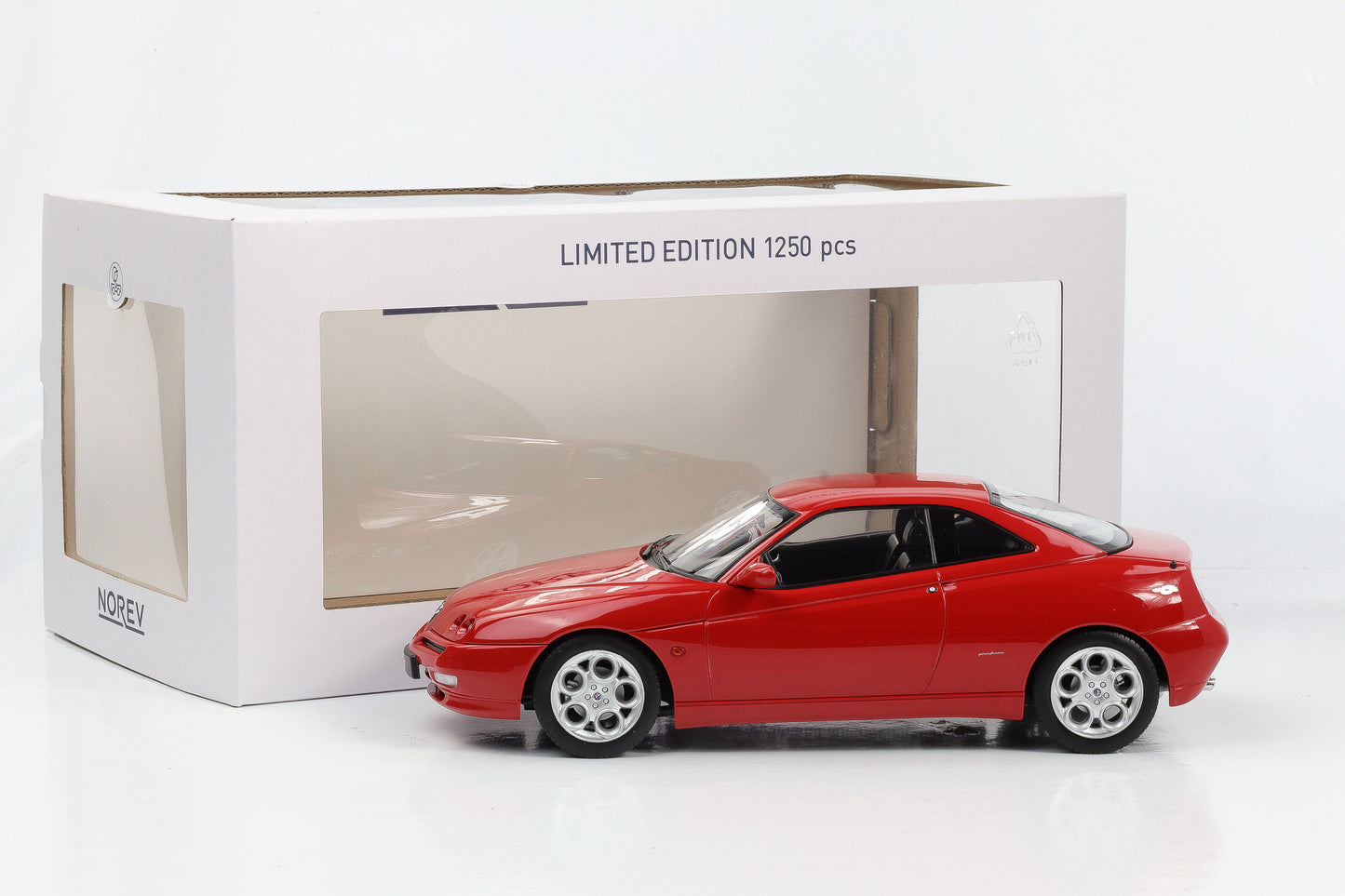 1:18 Alfa Romeo GTV Gran Turismo Veloce Coupe 2.0 16V 1999 rot Norev 187840
