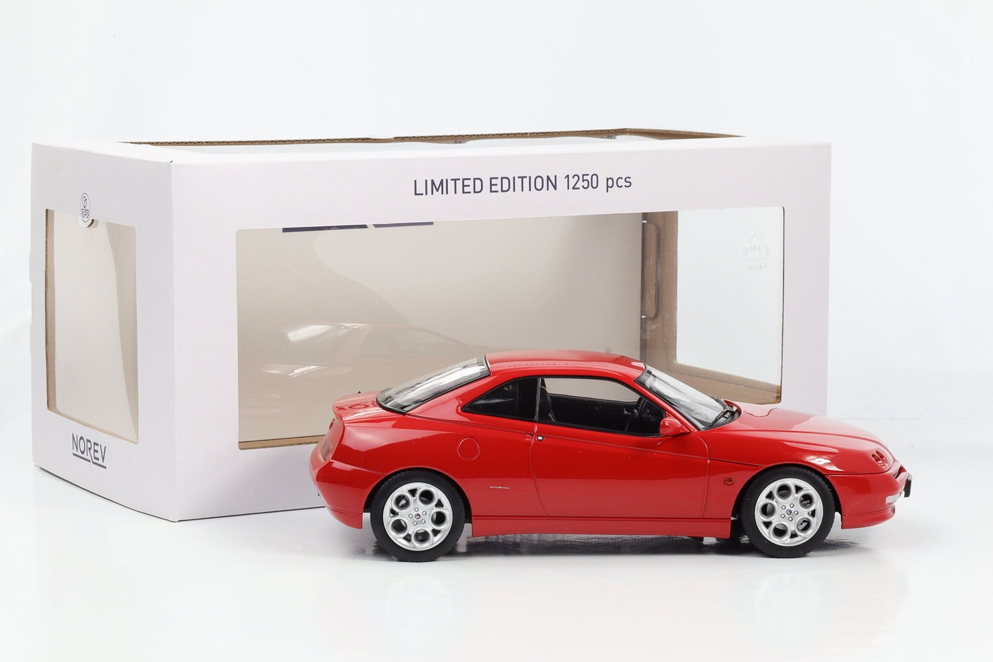 1:18 Alfa Romeo GTV Gran Turismo Veloce Coupe 2.0 16V 1999 rot Norev 187840