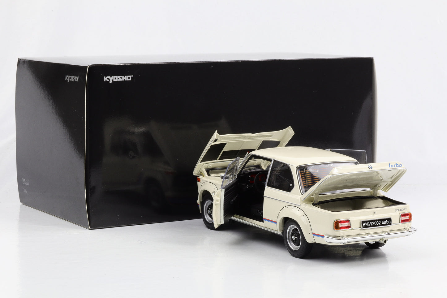 1:18 BMW Kyosho 2002 Turbo 1974 creme white 08544W full opening