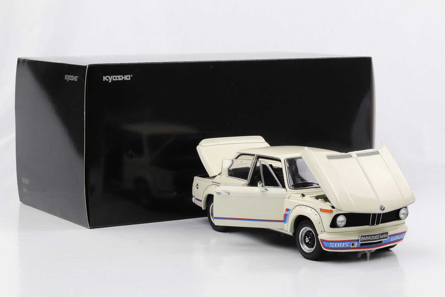 1:18 BMW Kyosho 2002 Turbo 1974 creme white 08544W full opening