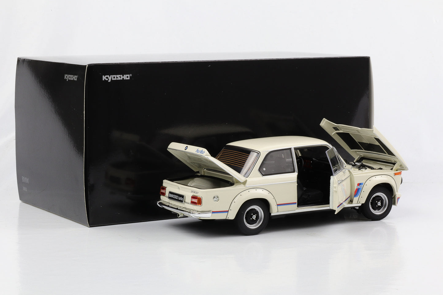 1:18 BMW Kyosho 2002 Turbo 1974 creme white 08544W full opening