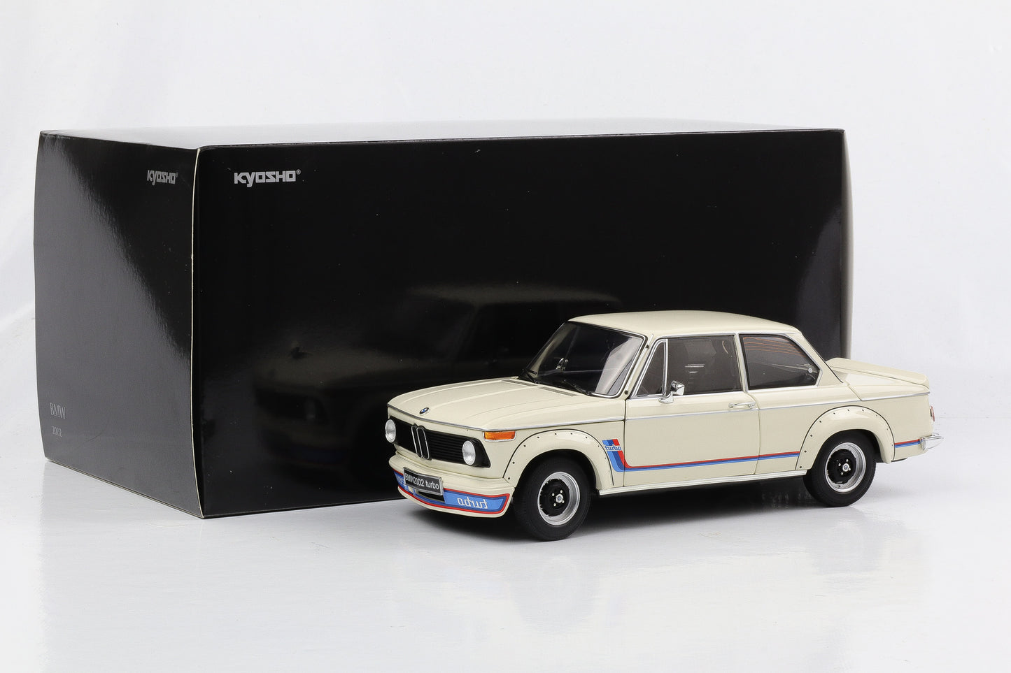 1:18 BMW Kyosho 2002 Turbo 1974 creme white 08544W full opening