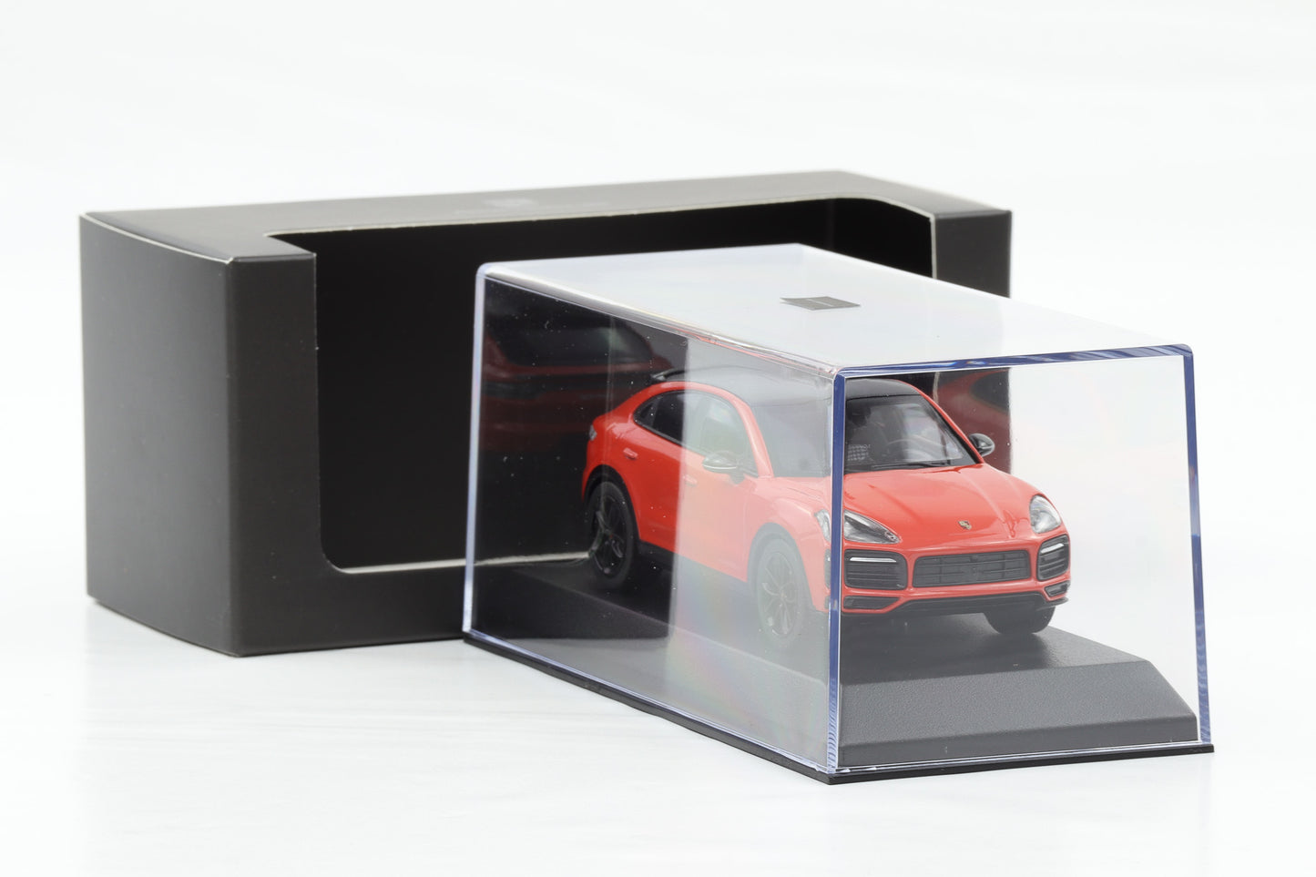 1:43 Porsche Cayenne S Coupe 2019 lavaorange Dealer WAP Norev