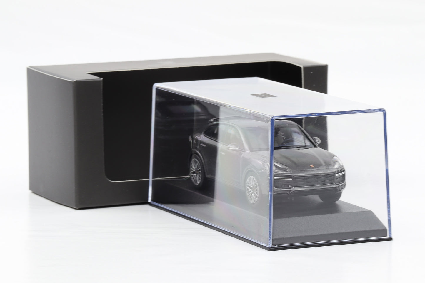 1:43 Porsche Cayenne Turbo Coupe 2019 dunkelgrau metallic dealer WAP Norev