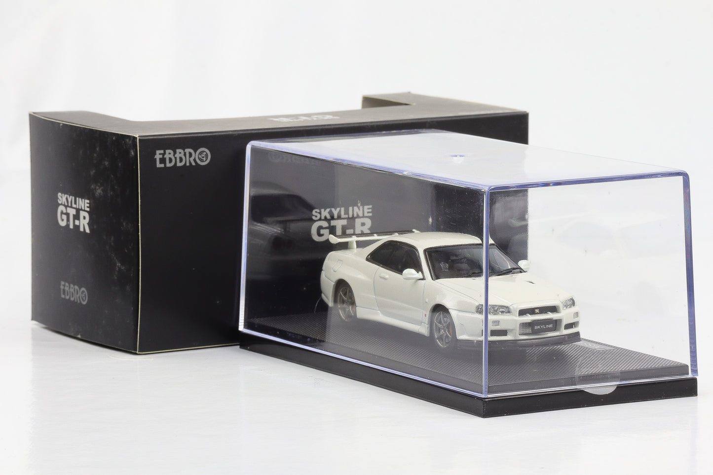 1:43 Ebbro Nissan Skyline GT-R R34 Vspec II weiß 1995