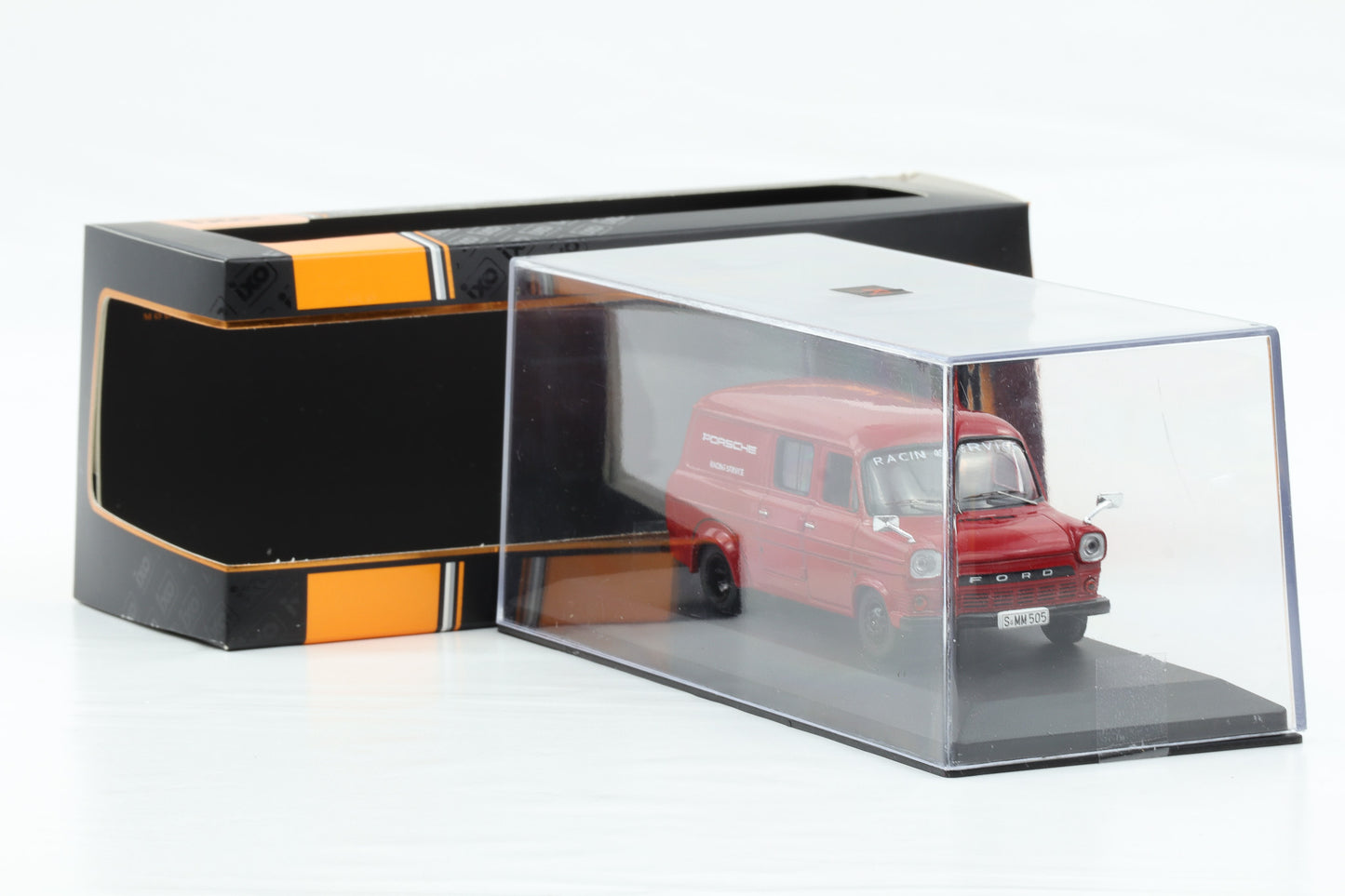 1:43 IXO Ford Transit MK I Porsche Racing Service Assistance 1966
