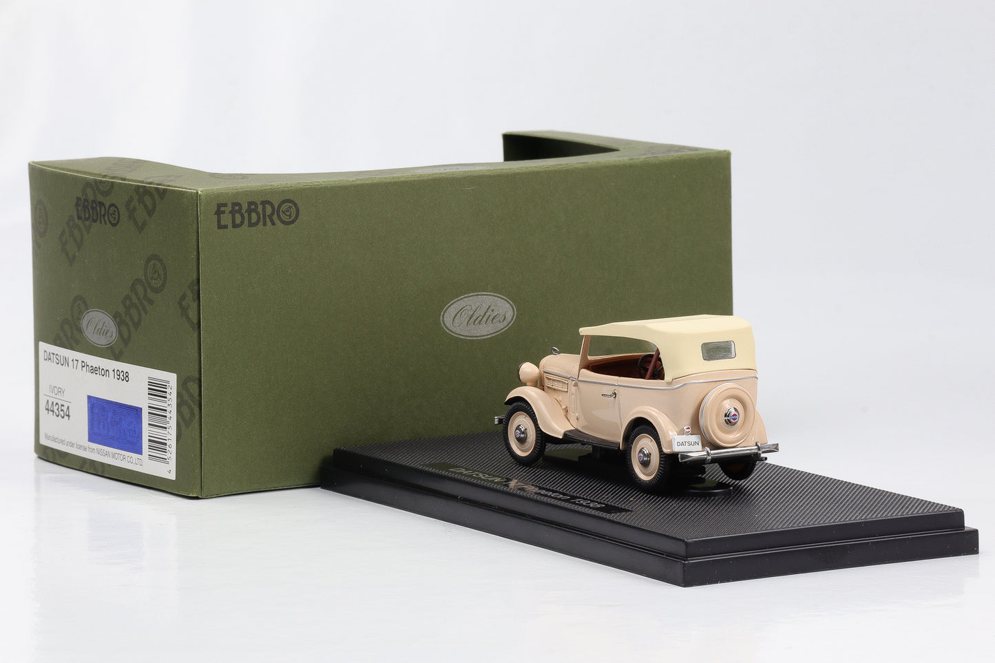1:43 Ebbro Oldies Datsun 17 Phaeton 1938 beige diecast