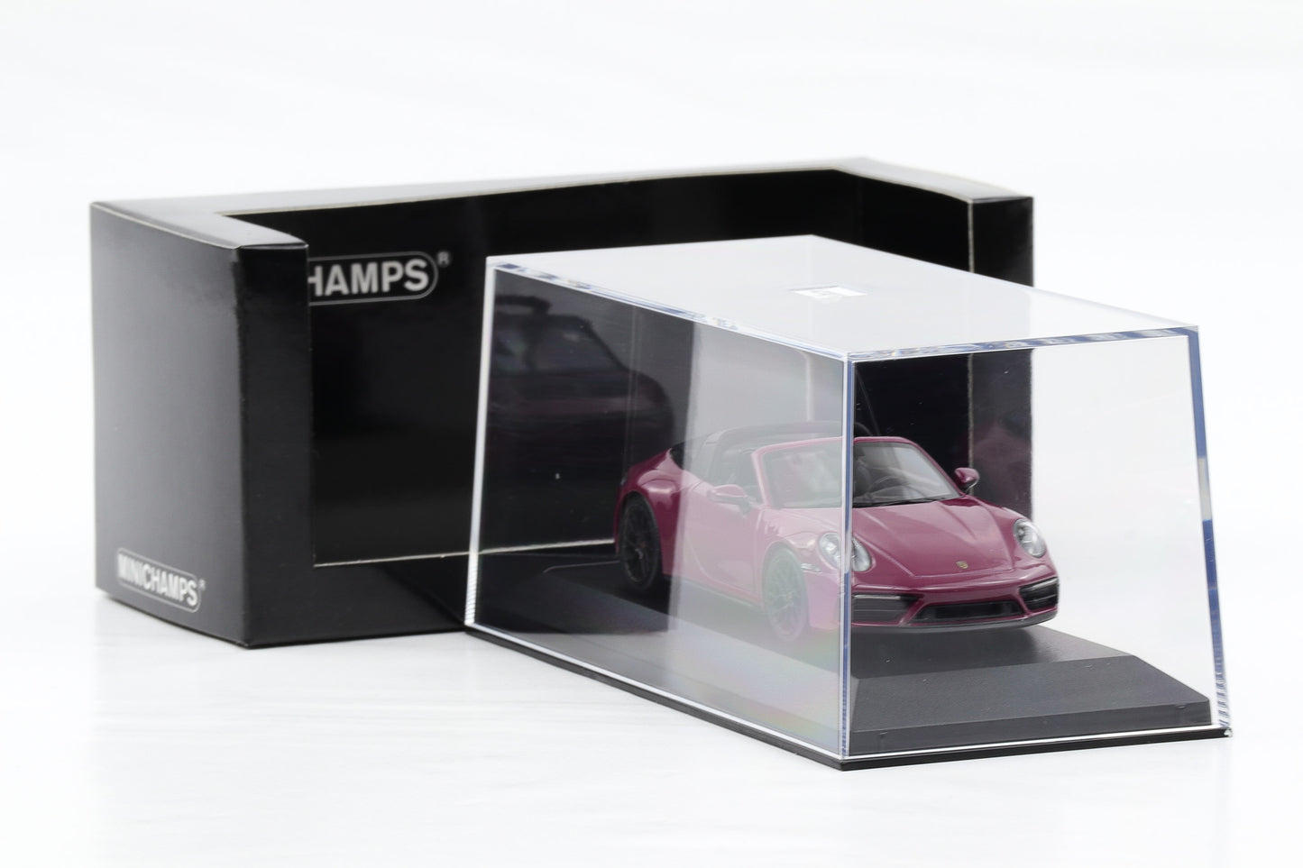 1:43 Minichamps Porsche 911 992.2 Targa 4 GTS Rubystar 2001