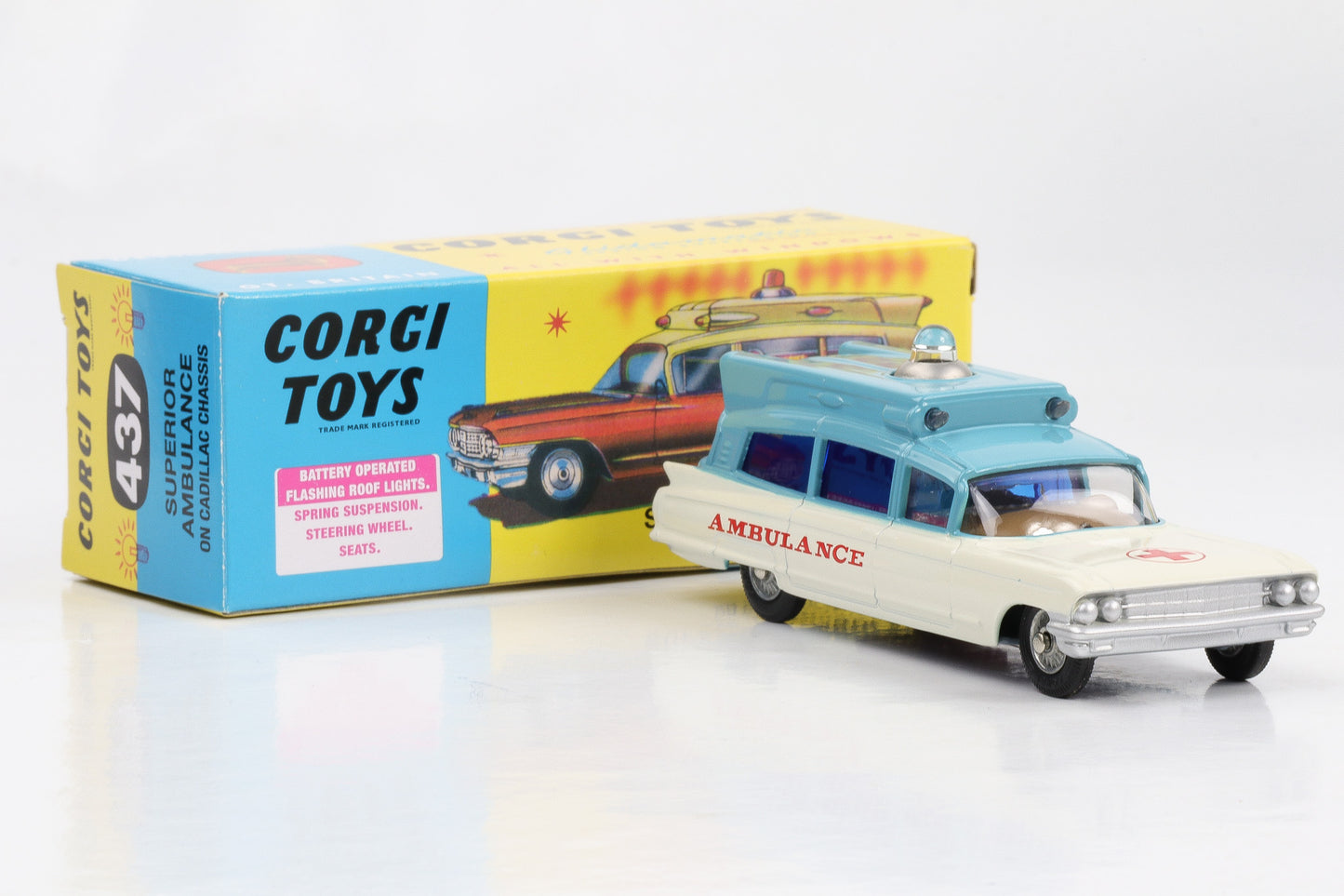 1:54 Corgi Toys Cadillac Chassis Superior Krankenwagen blau-weiß Nr. 437 Repro