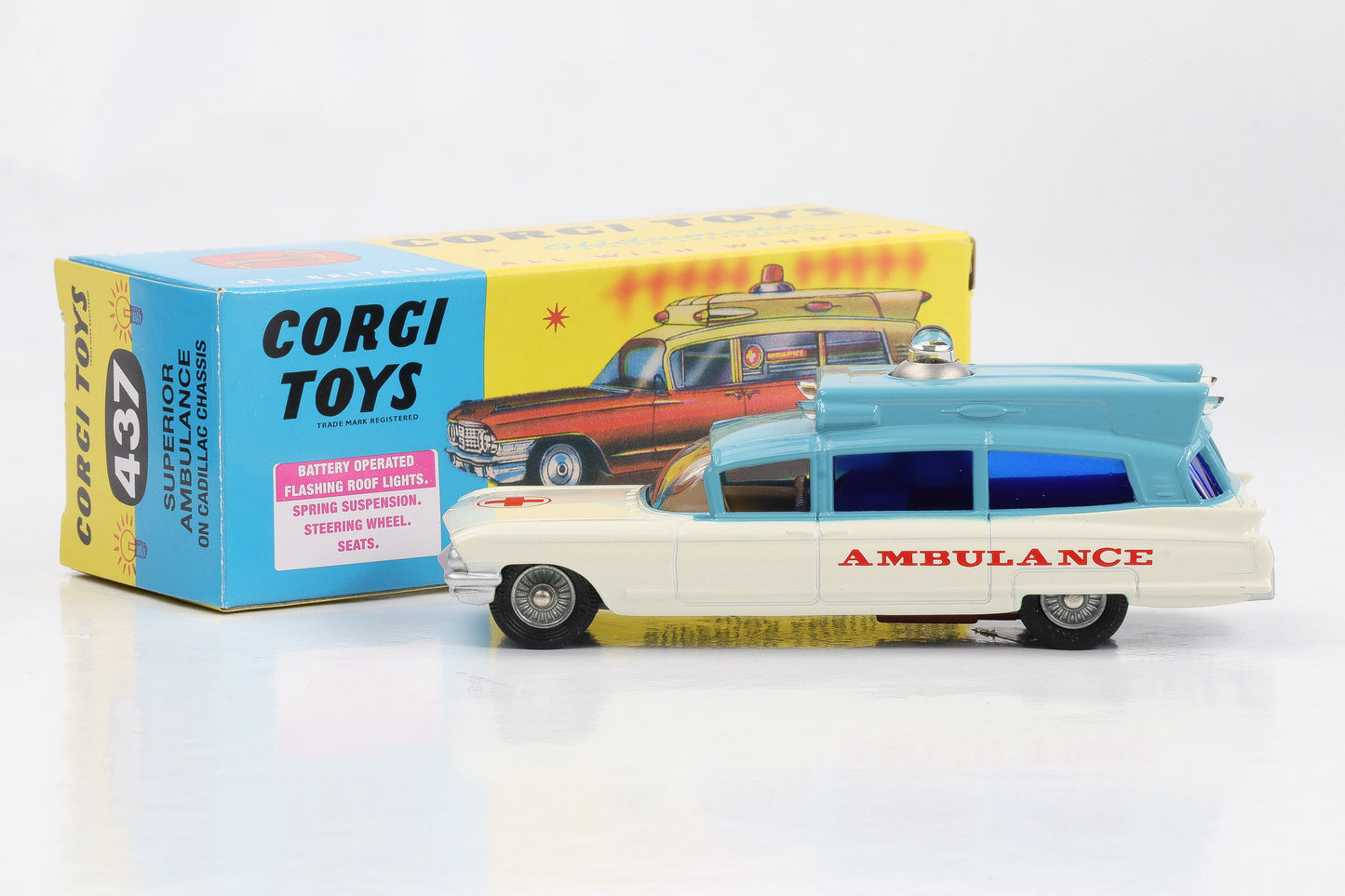 1:54 Corgi Toys Cadillac Chassis Superior Krankenwagen blau-weiß Nr. 437 Repro