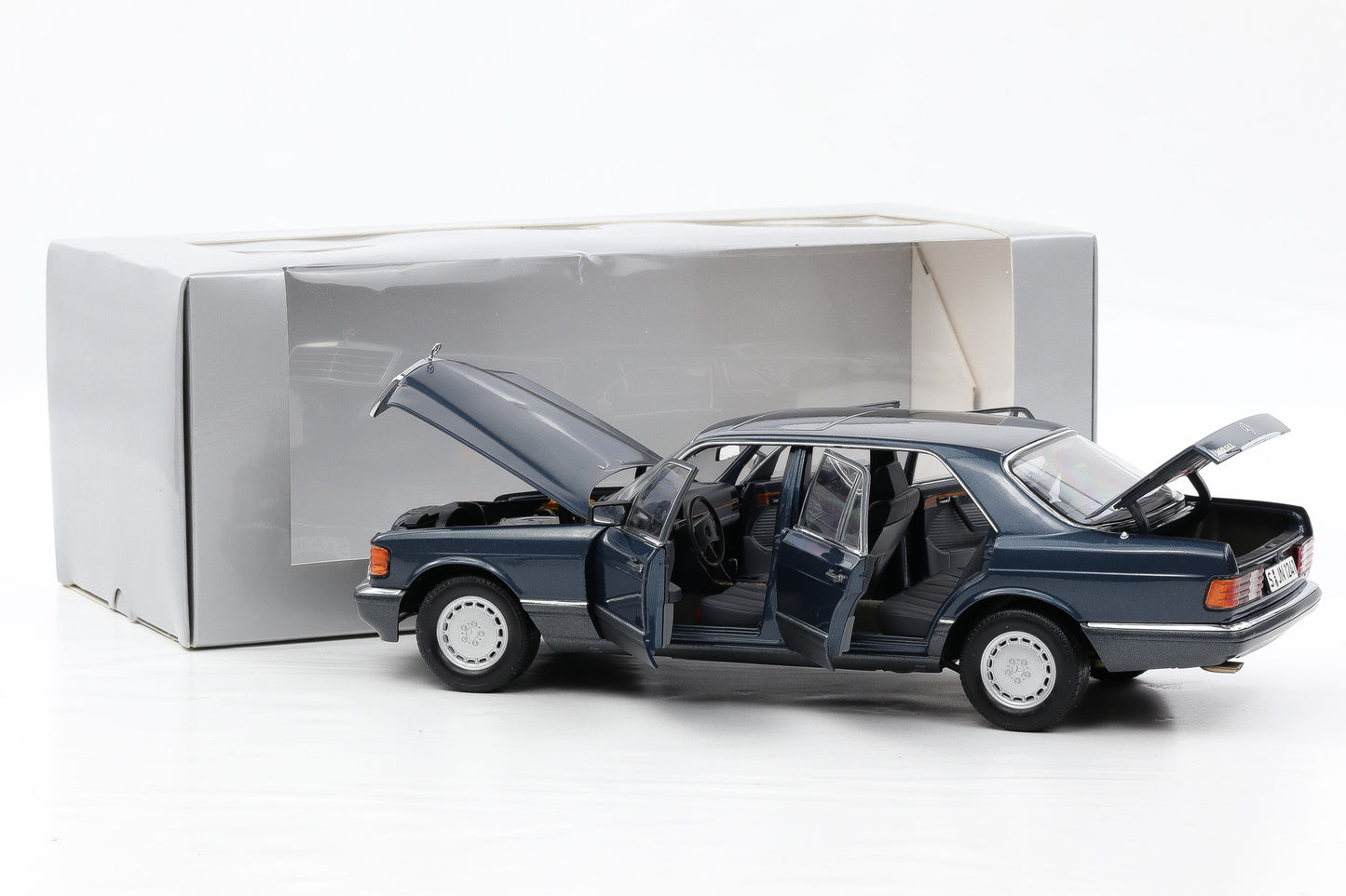 1:18 Norev Mercedes-Benz 560 SEL S-Klasse W126 surfblau metallic 1991 Dealer