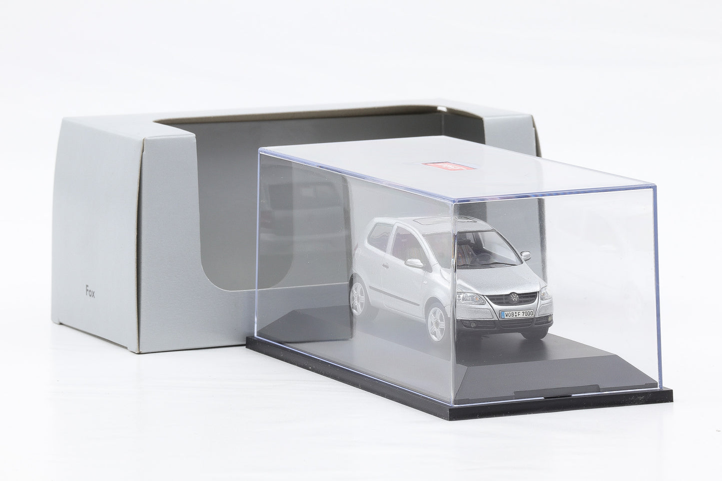 1:43 Schuco Volkswagen Fox reflexsilber metallic 2005 Dealer
