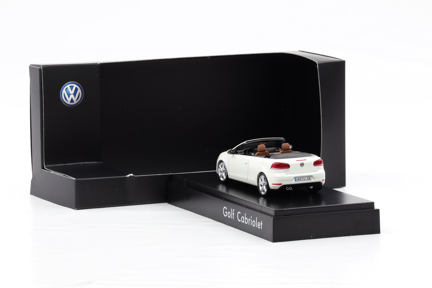 1:43 Schuco Volkswagen Golf V Cabrio Cabriolet weiss metallic Dealer
