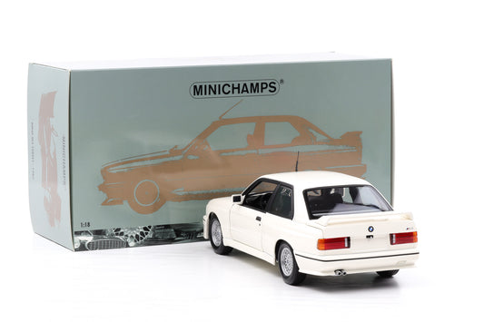 1:18 Minichamps BMW M3 E30 Street 1989 weiss full opening