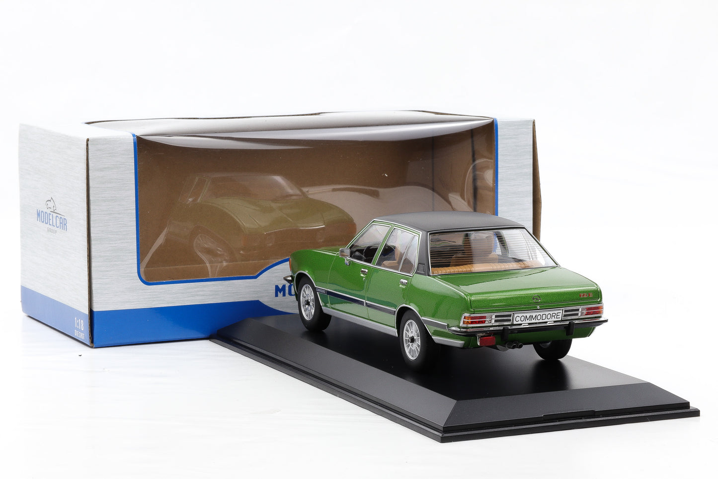 1:18 Opel Commodore B GS/E 1972 grün metallic / MCG diecast + Vitrine