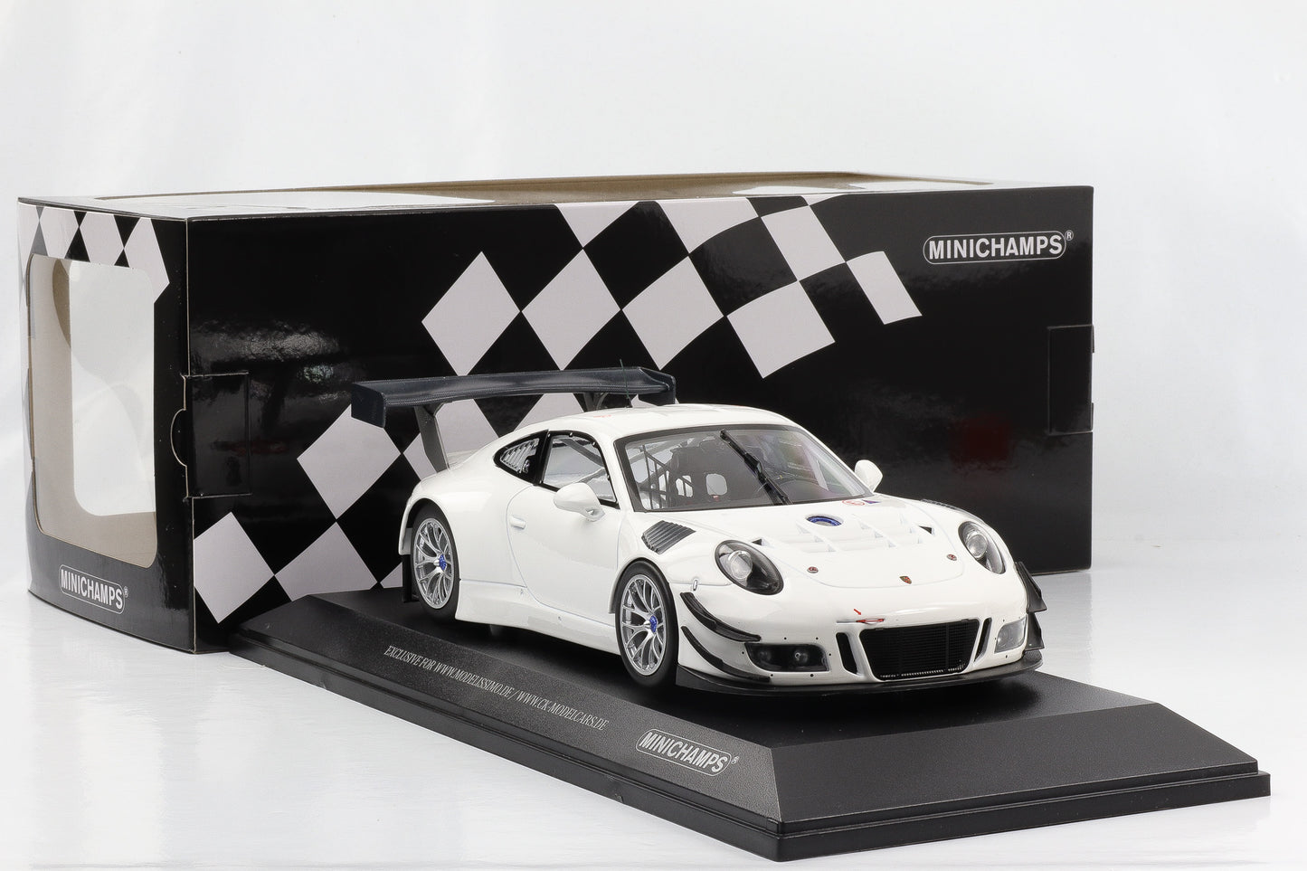 1:18 Minichamps Porsche 911 991 GT3 R 2016 weiß Plain Body limited