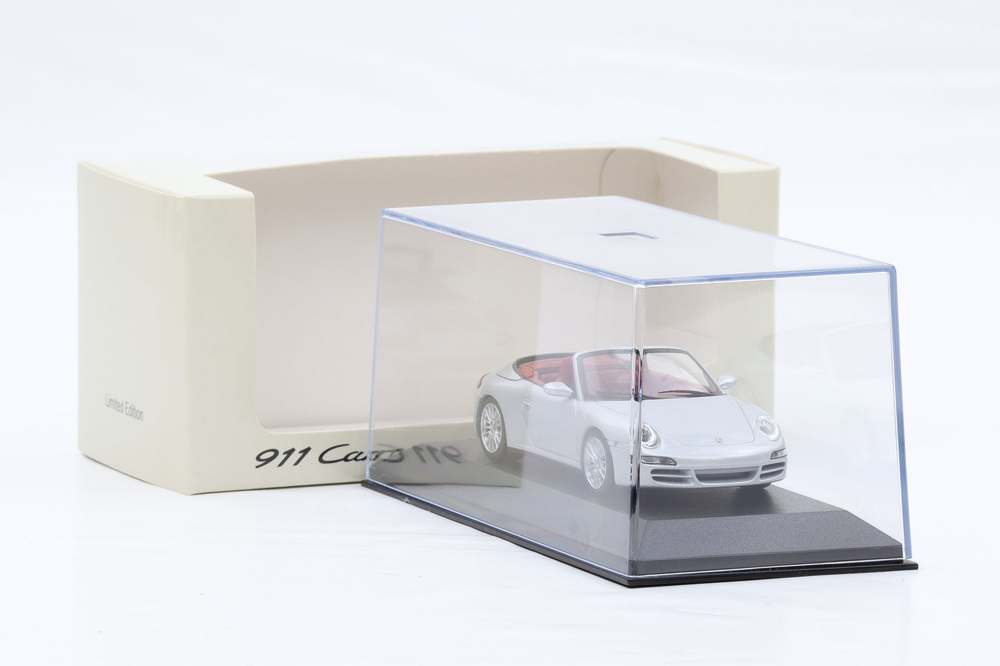 1:43 Minichamps Porsche 911 997 Carrera 4S Cabriolet silber rotes Interieur WAP Dealer