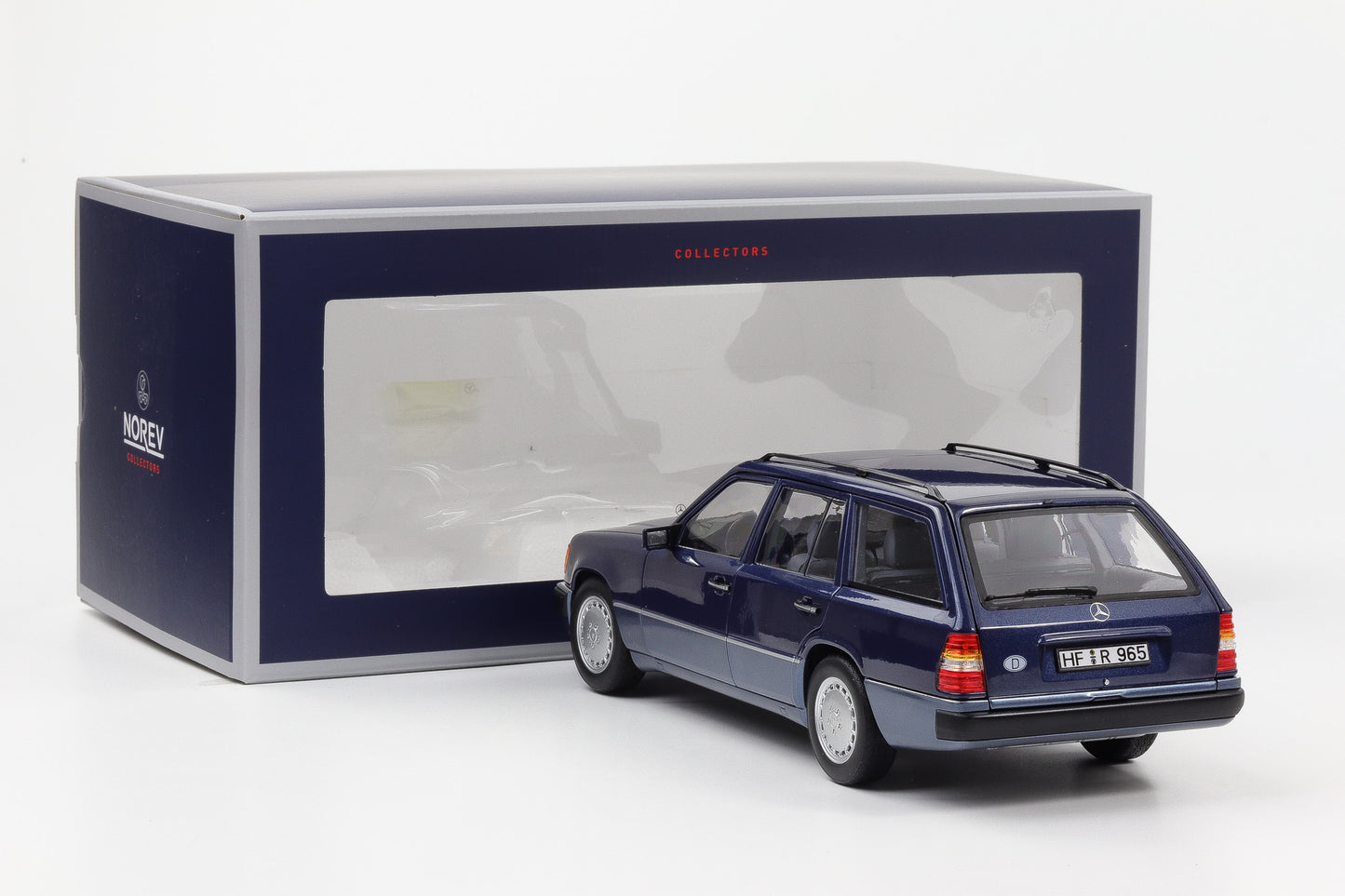 1:18 Mercedes-Benz 300D T-Modell S124 124 1990 nautical blue metallic Norev limited
