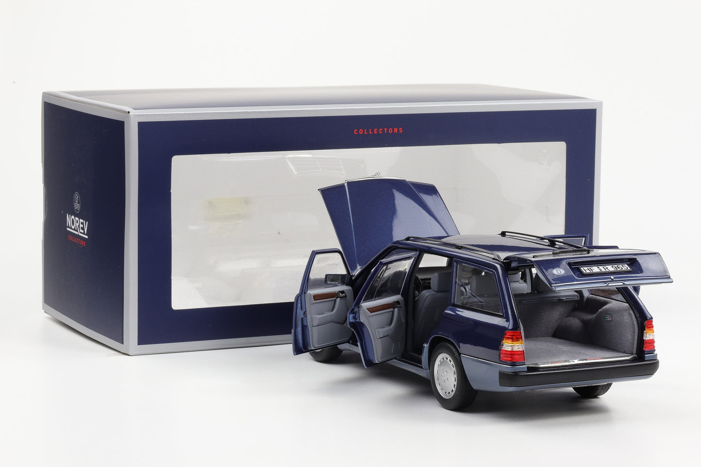 1:18 Mercedes-Benz 300D T-Modell S124 124 1990 nautical blue metallic Norev limited