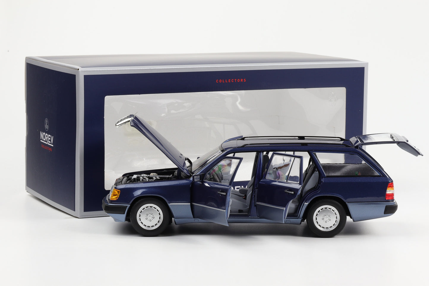 1:18 Mercedes-Benz 300D T-Modell S124 124 1990 nautical blue metallic Norev limited