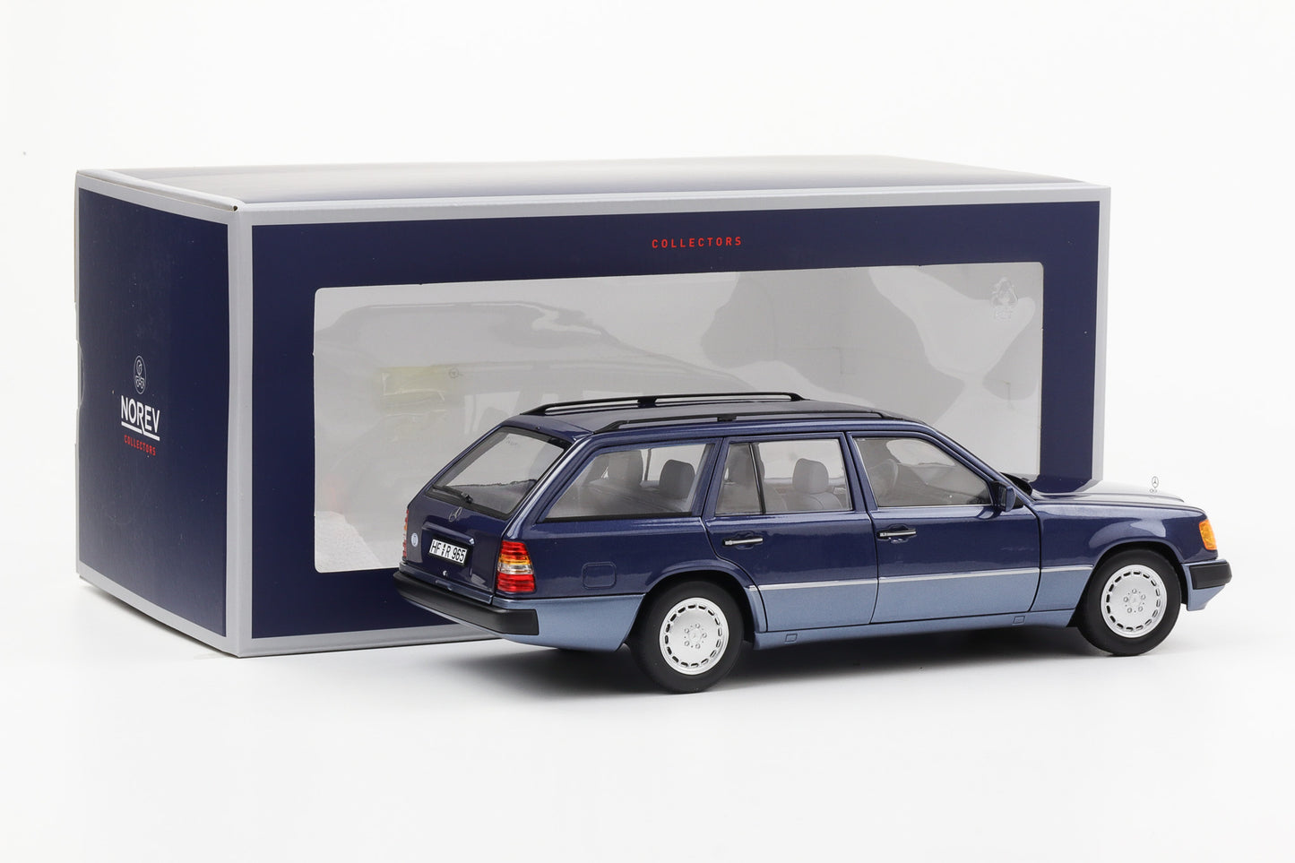 1:18 Mercedes-Benz 300D T-Modell S124 124 1990 nautical blue metallic Norev limited