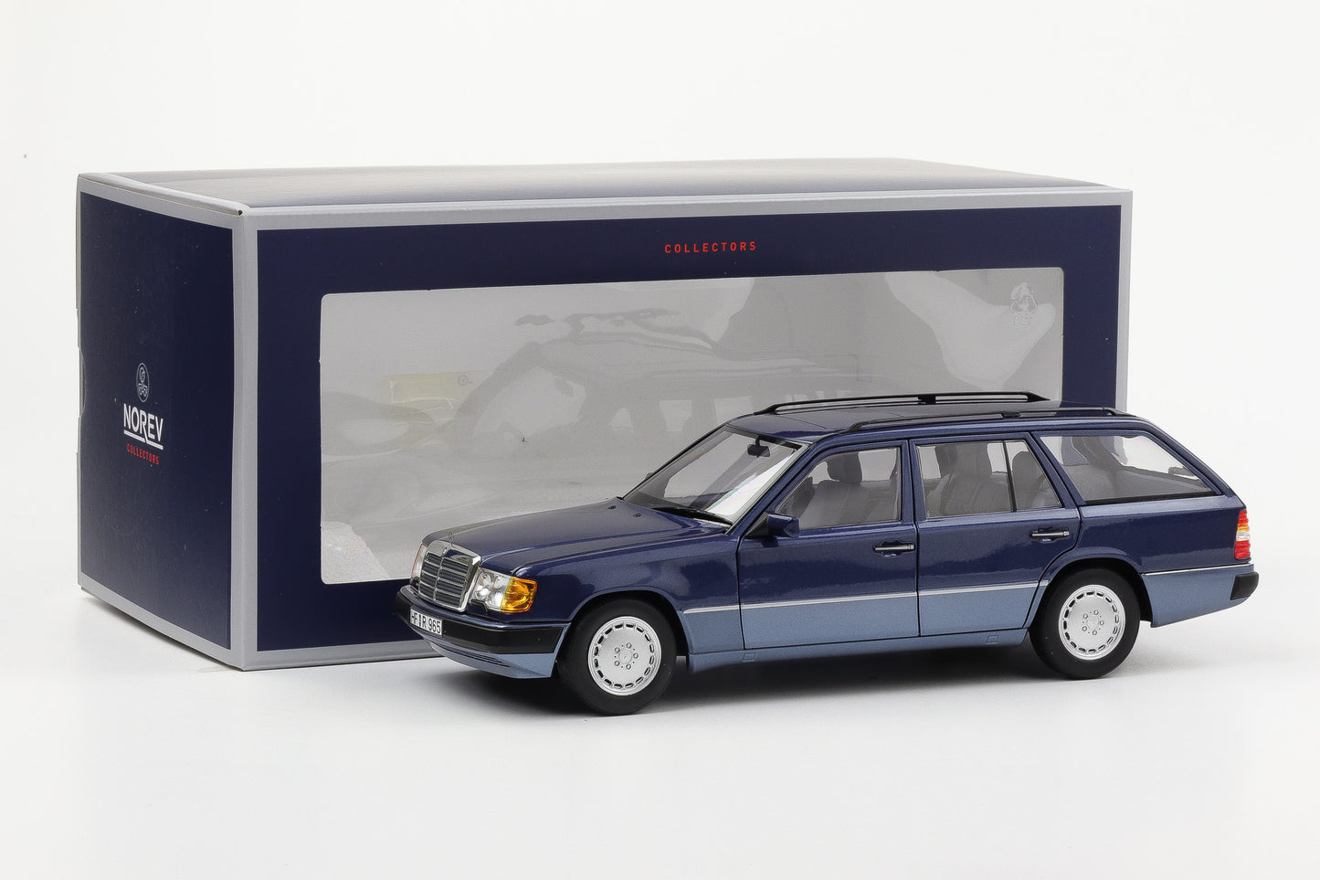 1:18 Mercedes-Benz 300D T-Modell S124 124 1990 nautical blue metallic Norev limited