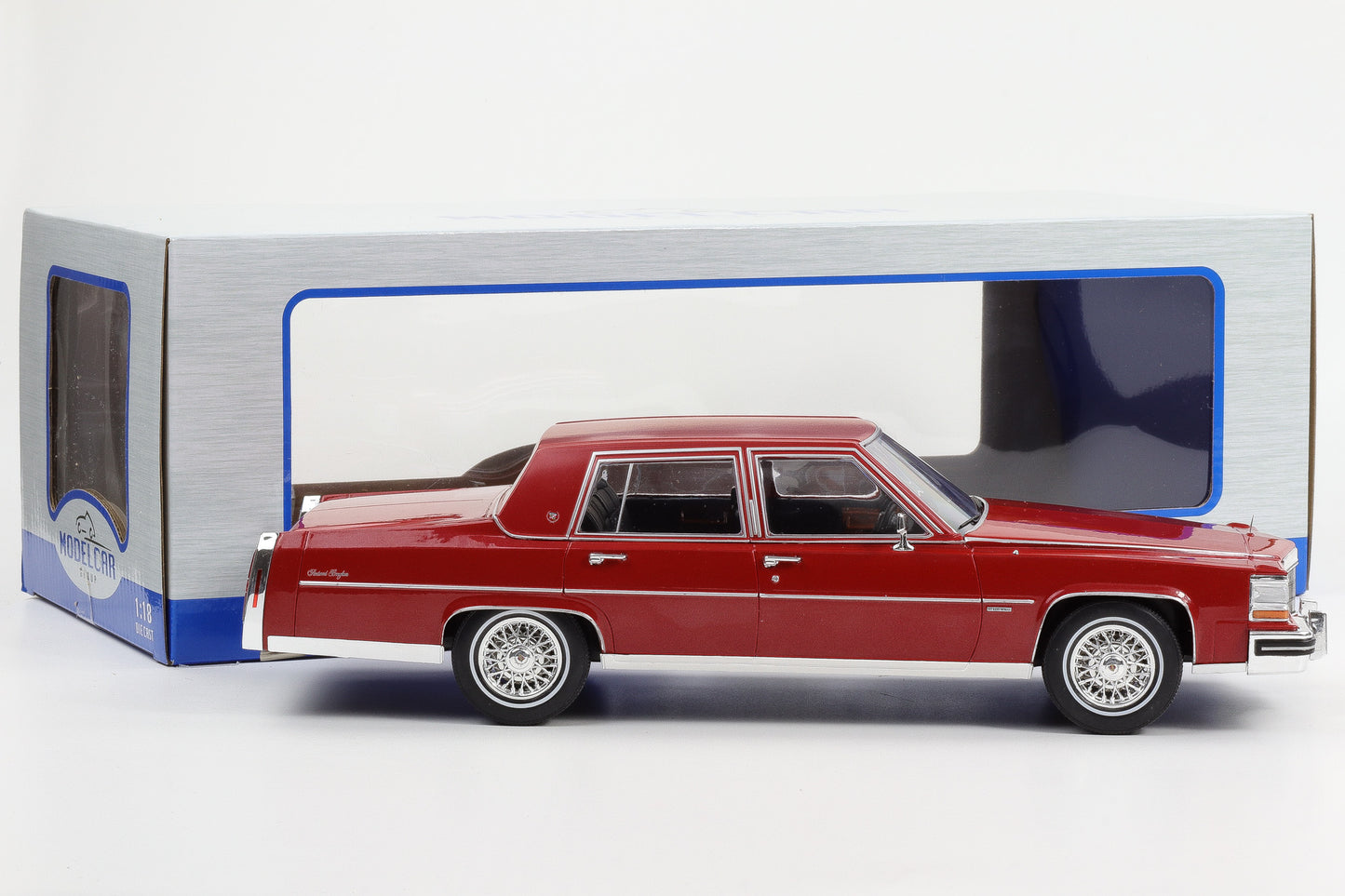 1:18 Cadillac Fleetwood Brougham dunkelrot metallic 1982 MCG diecast