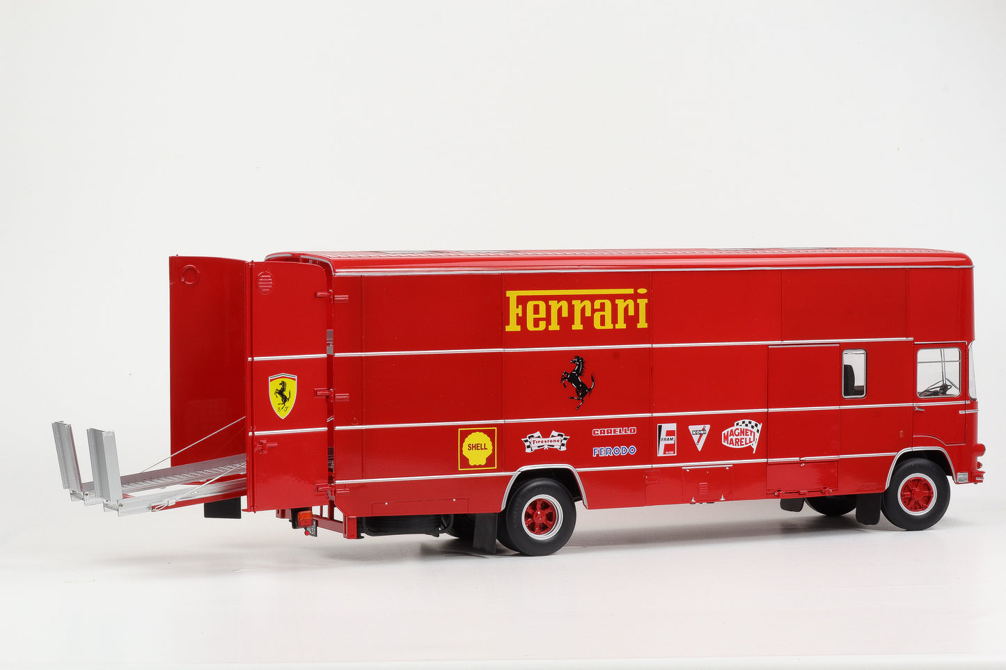 1:18 CMR OM Fiat 150 Rolfo F1 Scuderia Ferrari 70er Jahre Renntransporter Formel 1