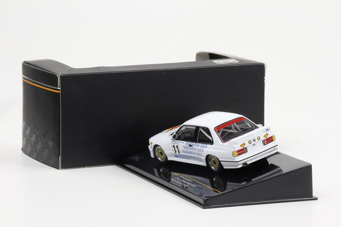 1:43 IXO BMW M3 E30 #11 Mandarina Duck C. Kwan Macau Guia Race 1989