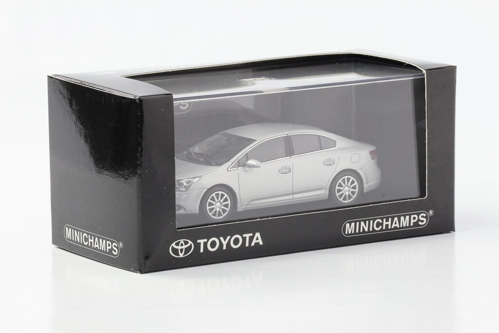 1:43 Toyota Avensis Limousine III 2009 T27 silver diecast dealer Minichamps