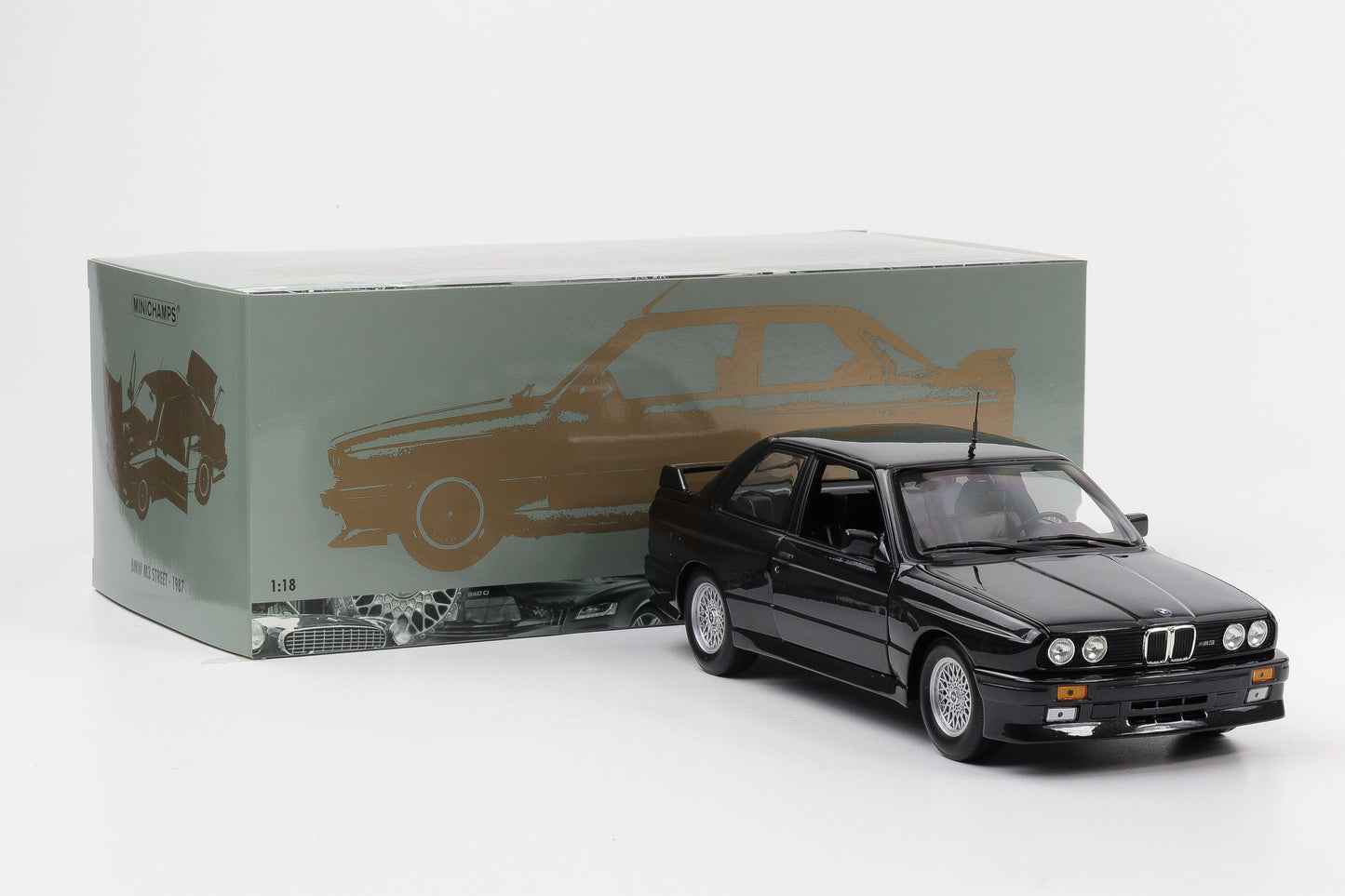 1:18 Minichamps BMW M3 E30 Street Evo 1989 schwarz metallic full opening