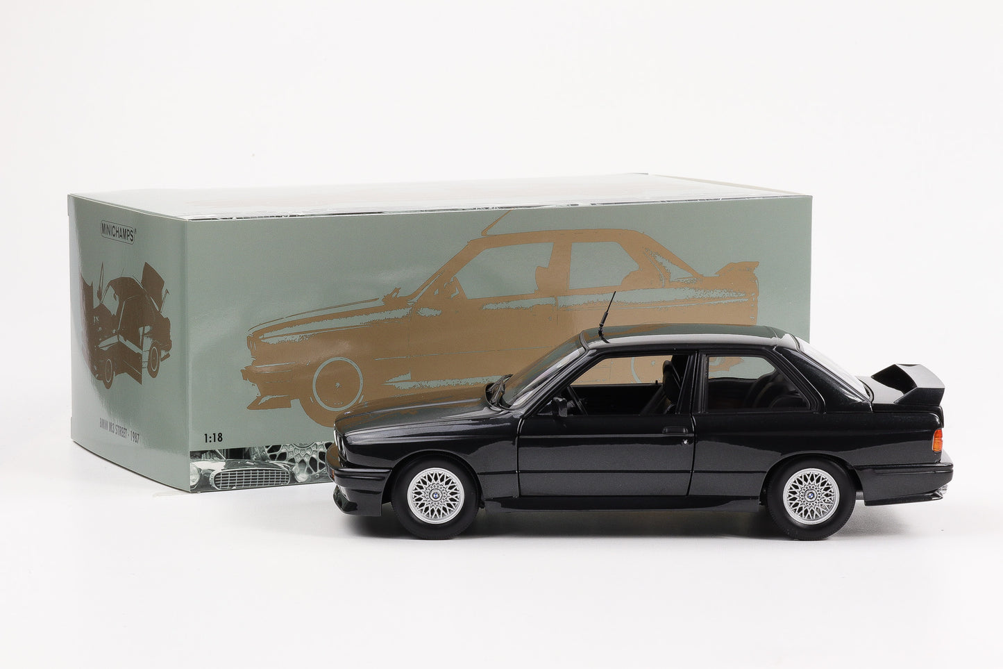 1:18 Minichamps BMW M3 E30 Street Evo 1989 schwarz metallic full opening