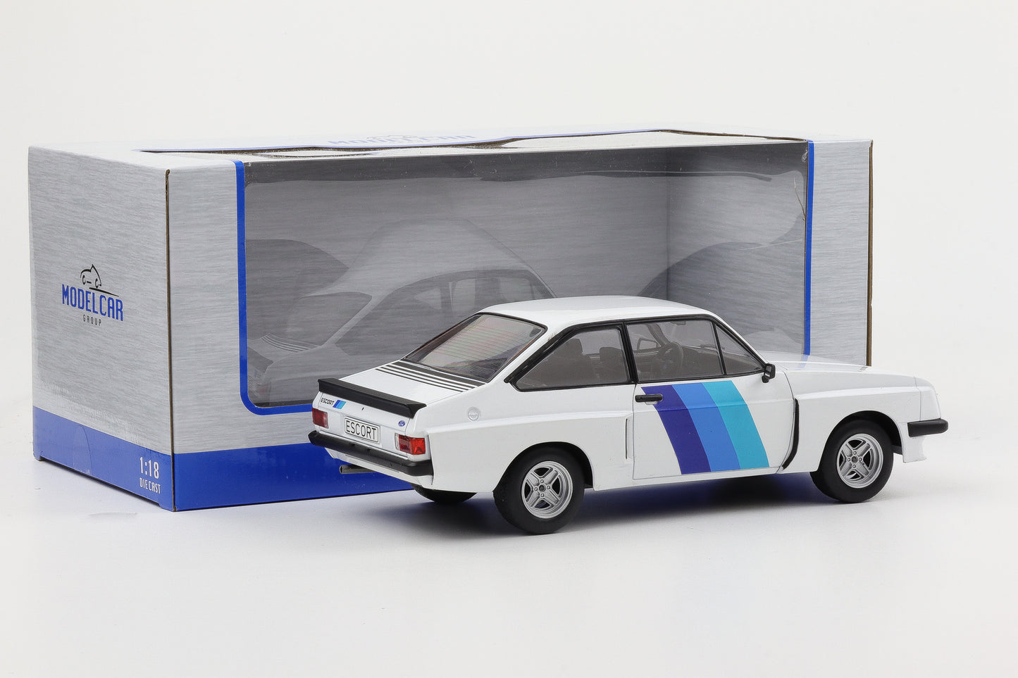 1:18 MCG Ford Escort MK II RS 2000 X-pack weiß blaue Streifen MCG18351