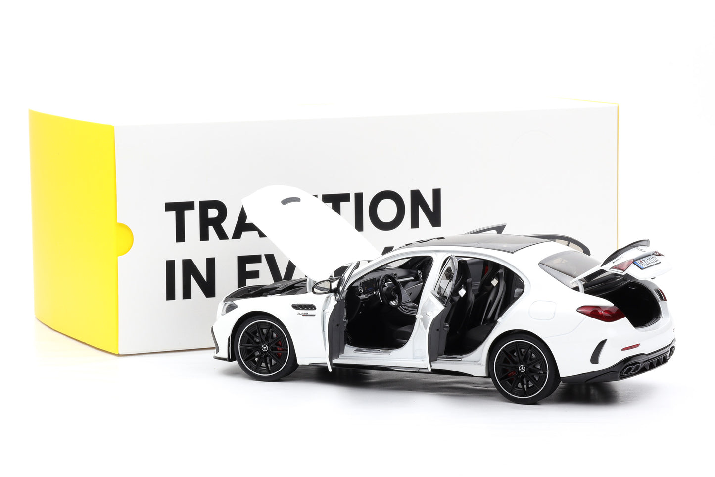 1:18 NZG Mercedes-Benz AMG C63 S E Performance W206 opalitweiss