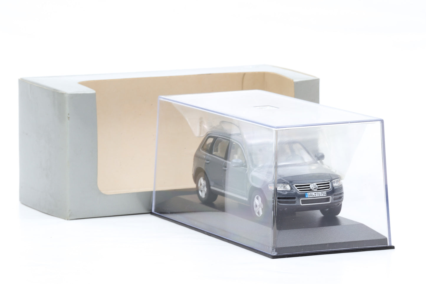1:43 Minichamps Volkswagen VW Touareg V10 TDI Typ 7L 2006 graumetallic Dealer