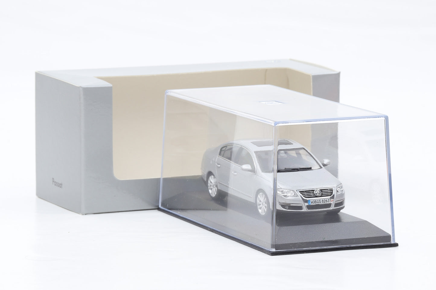 1:43 Minichamps Volkswagen VW Passat B6 2006 silber Dealer