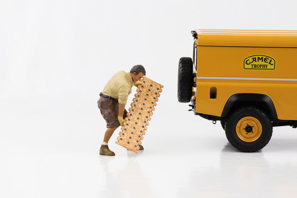 1:18 Figur Crew 4x4 Offroad Camel Trophy Mechaniker mit Fahrblech American Diorama 8