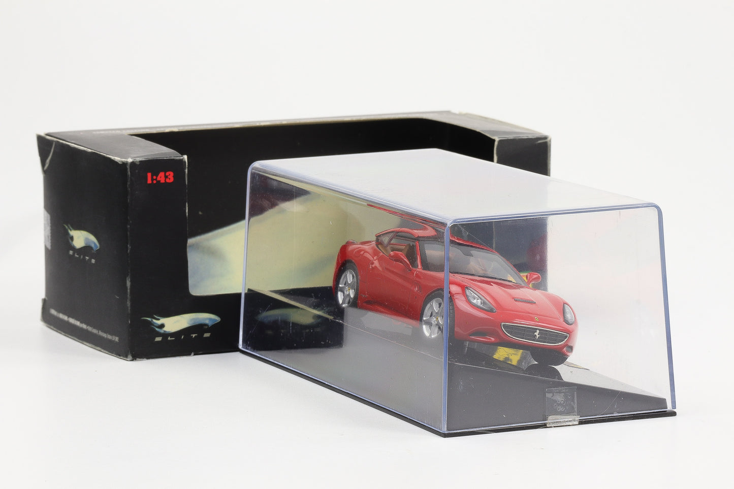 1:43 Hot Wheels Elite Ferrari California Spider Hardtop 2008 rot N5592