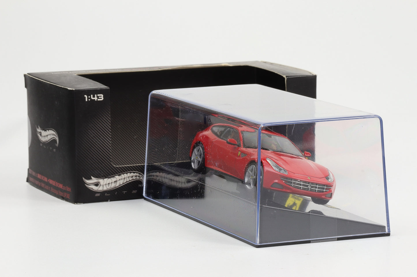 1:43 Hot Wheels Elite Ferrari FF 2010 rot W1187