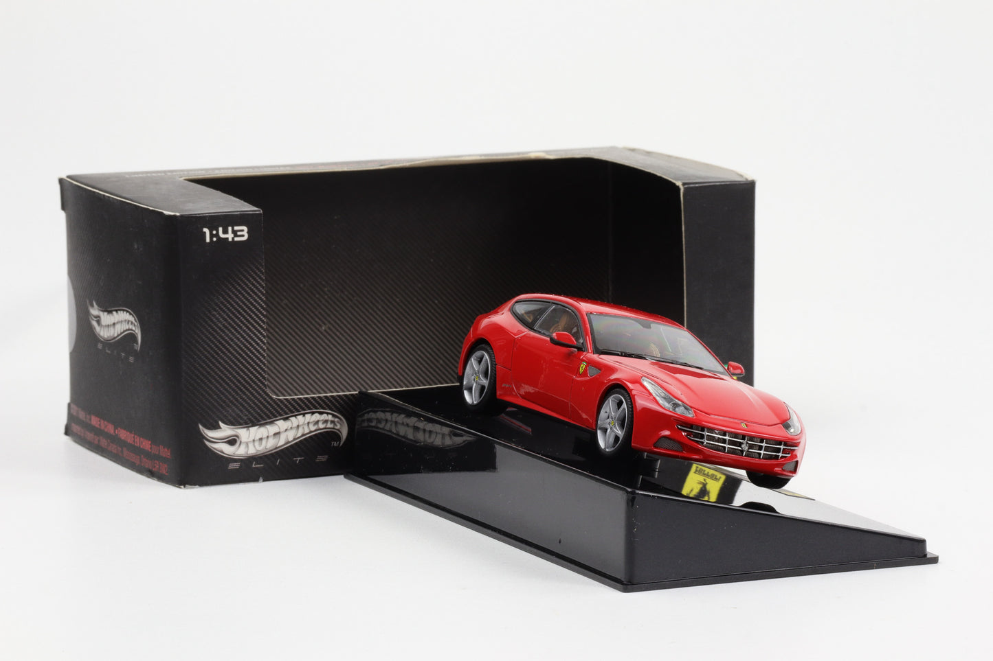 1:43 Hot Wheels Elite Ferrari FF 2010 rot W1187
