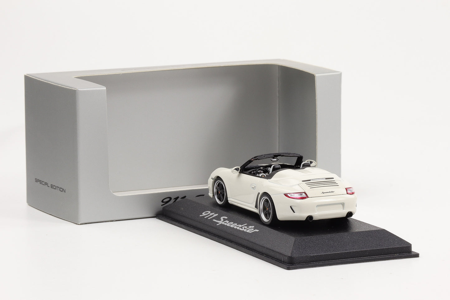 1:43 Porsche 911 997 Speedster 2010 weiß Minichamps WAP Dealer