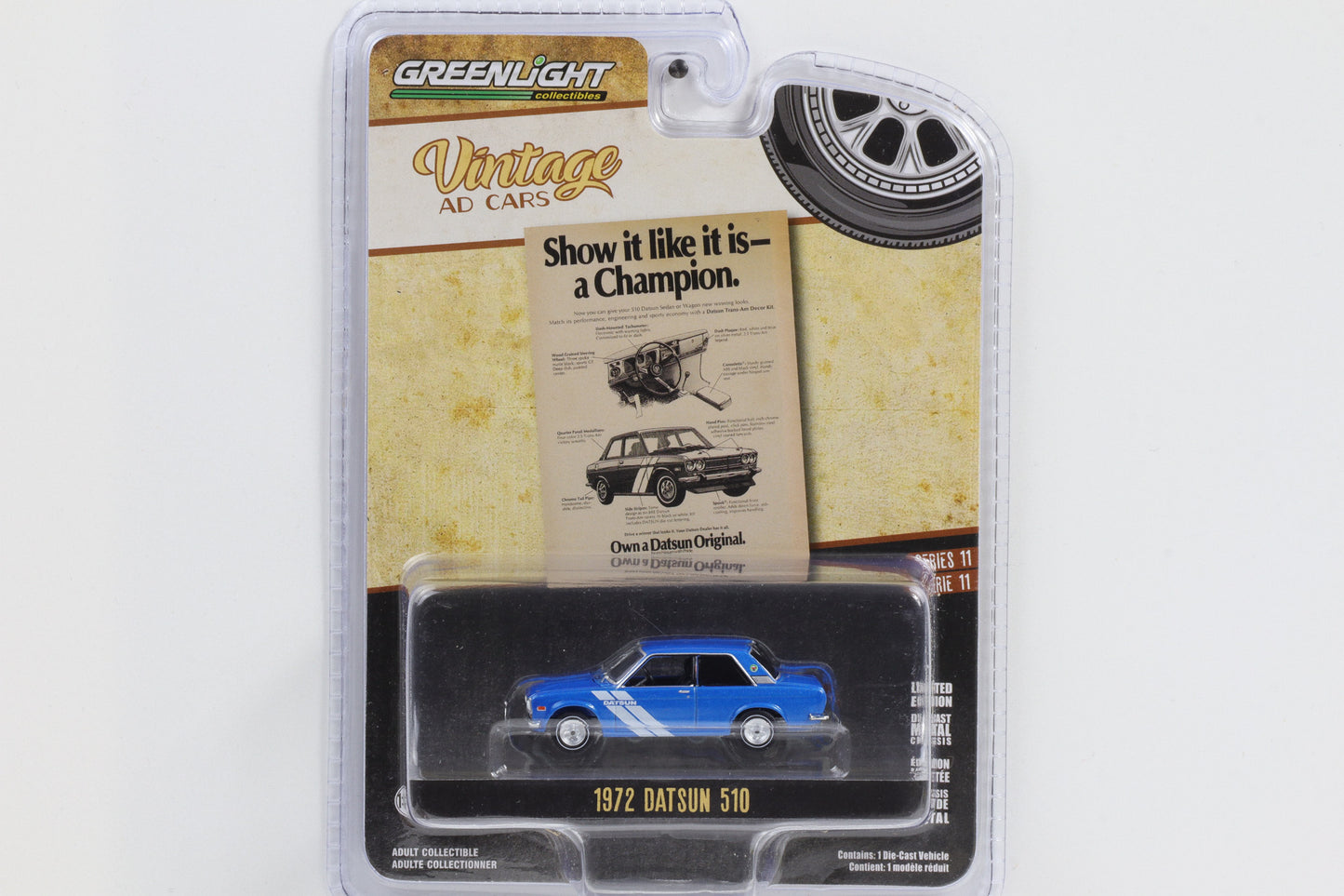 1:64 Greenlight 1972 Datsun 510 metallic blau Vintage AD Cars Series 11