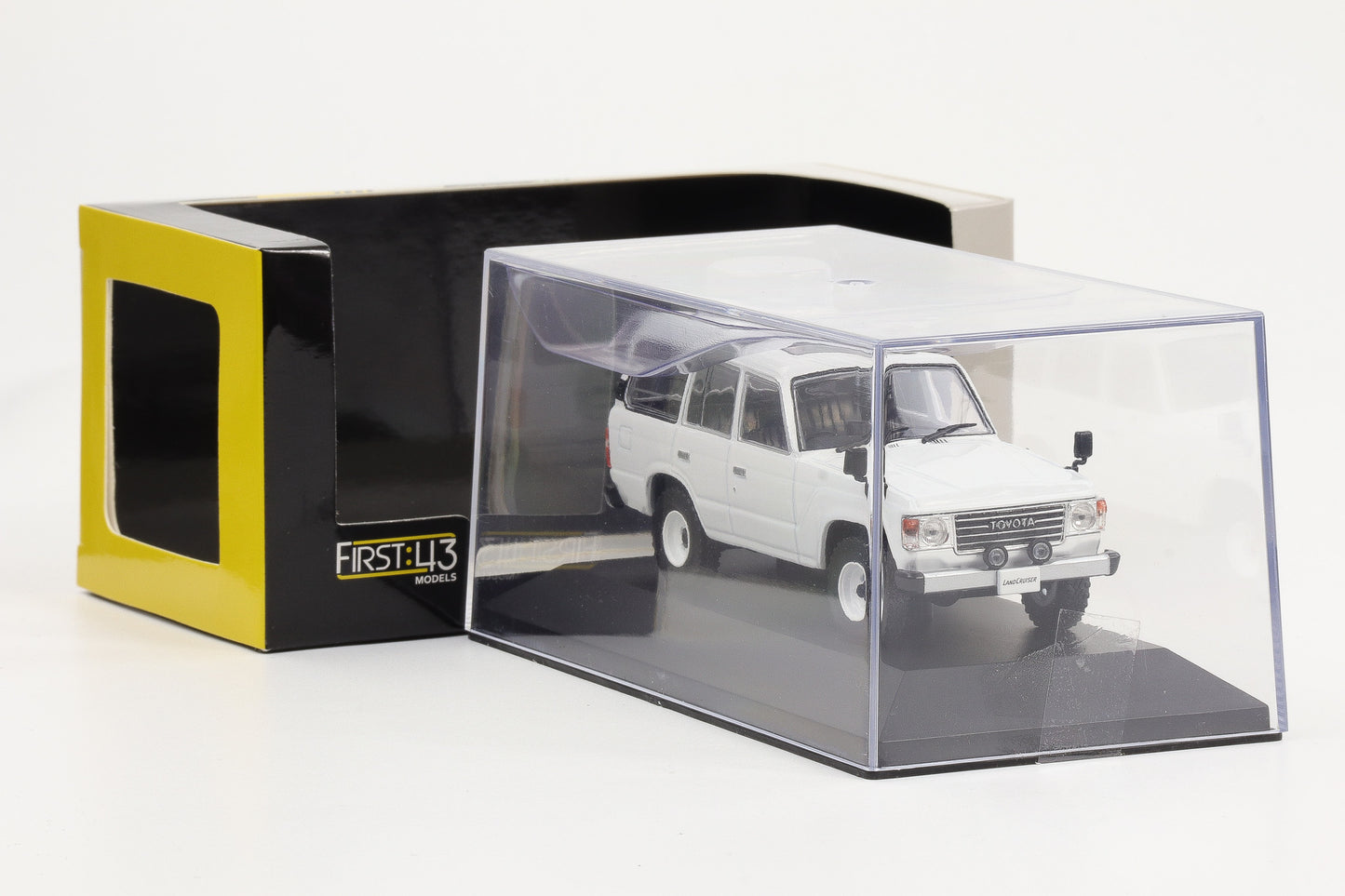 1:43 First Toyota Land Cruiser 60 Series weiss 1982 diecast