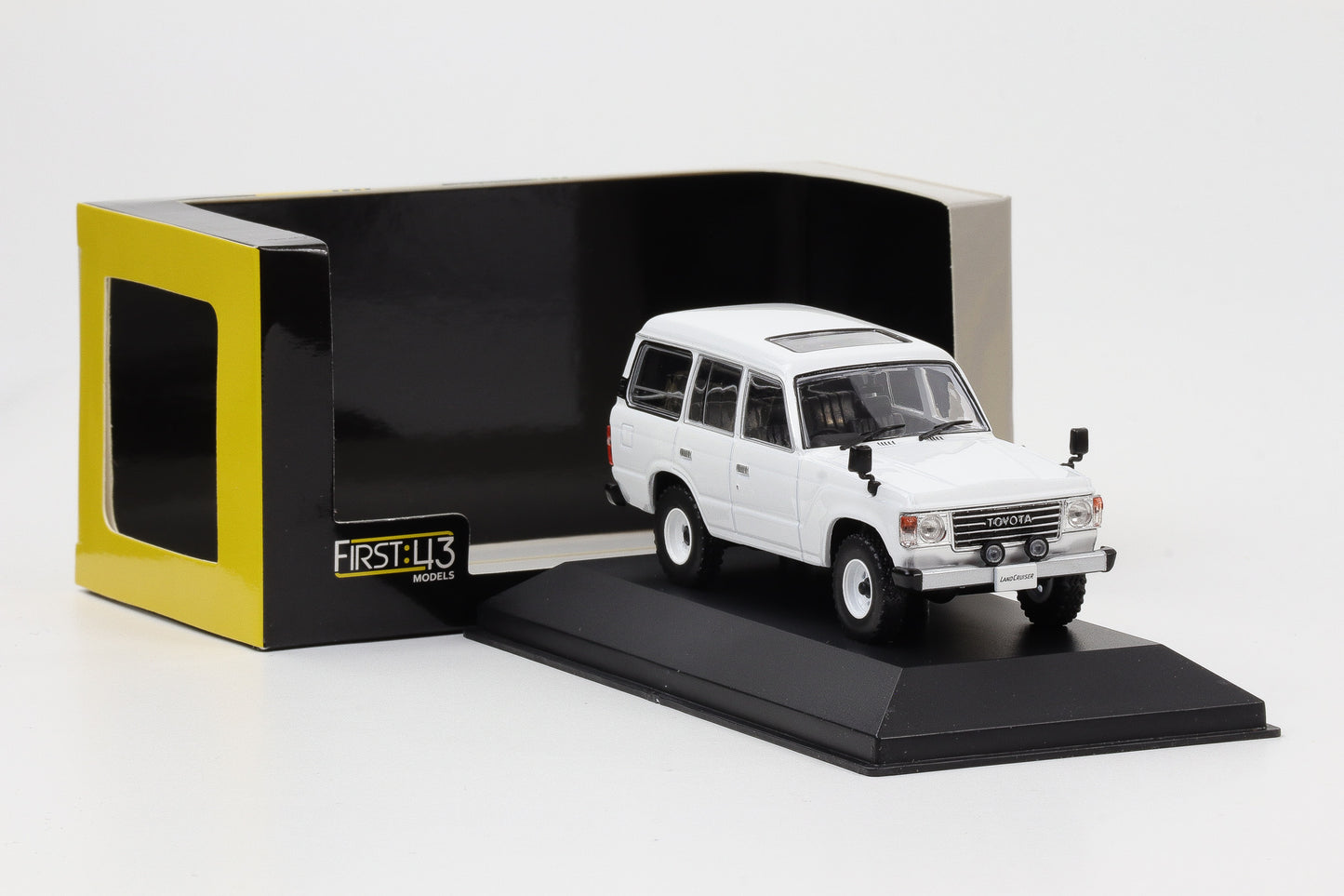 1:43 First Toyota Land Cruiser 60 Series weiss 1982 diecast