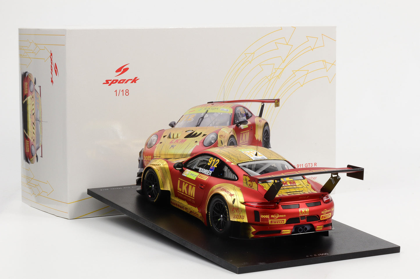 1:18 Spark Porsche 911 GT3 R 2018 Earl Bamber Manthey Racing Macau 18SA020