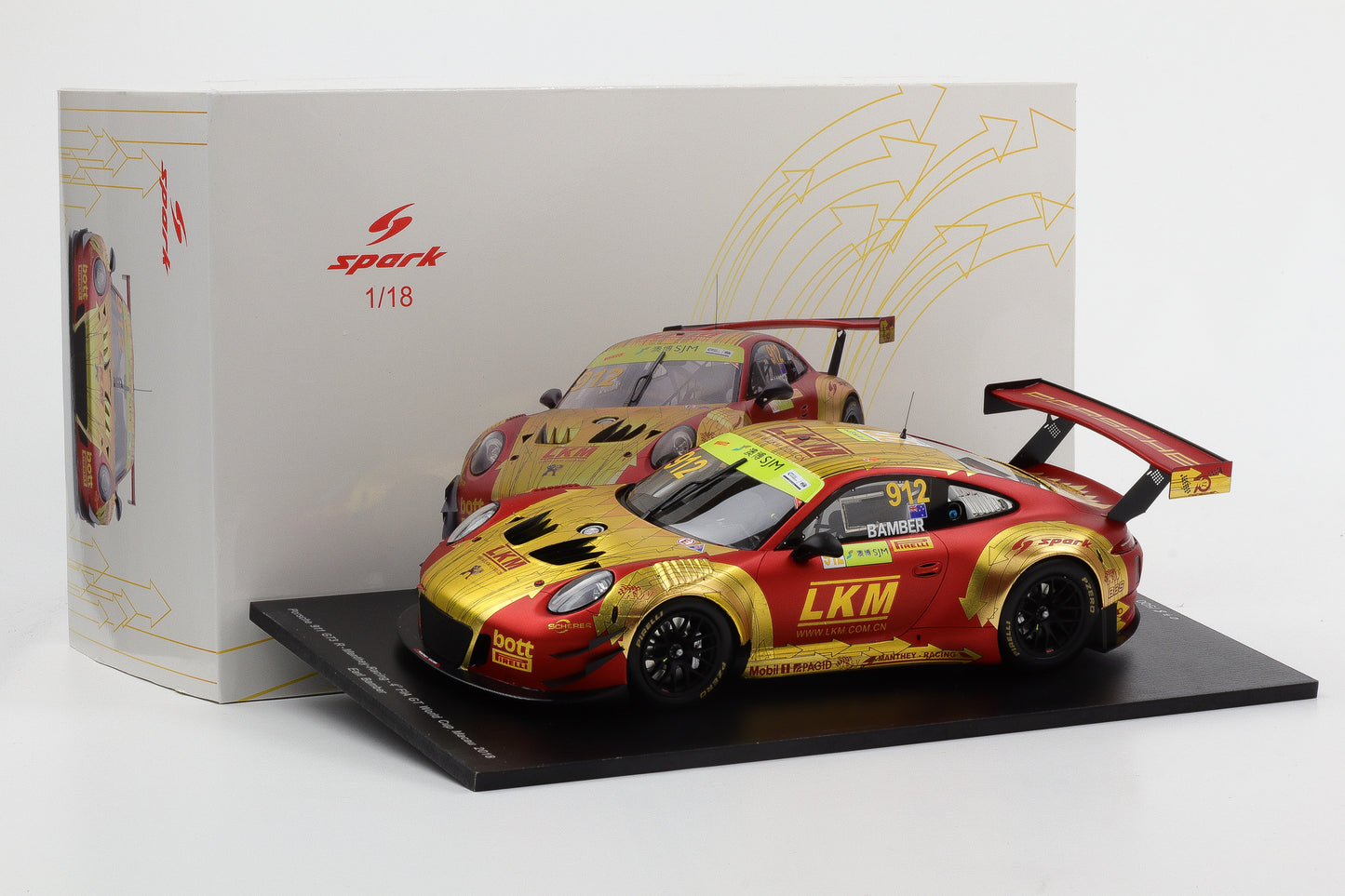 1:18 Spark Porsche 911 GT3 R 2018 Earl Bamber Manthey Racing Macau 18SA020