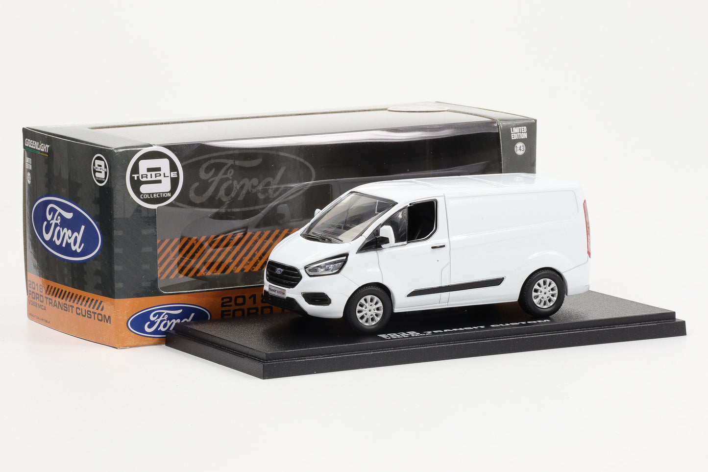 1:43 Greenlight 2018 Ford Transit Custom V362 MCA weiß Triple 9